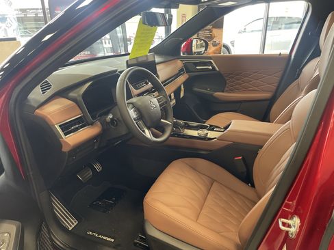 New 2025 Mitsubishi Outlander AWD image 9