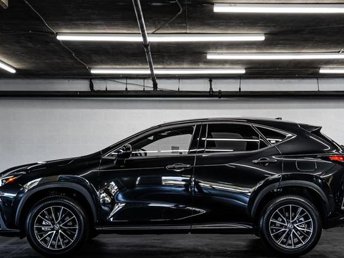 Used 2024 Lexus NX 250 FWD image 2