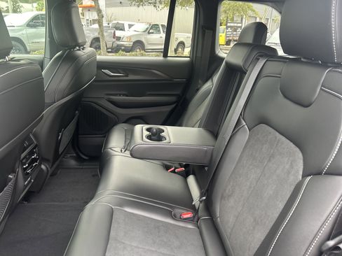 New 2025 Jeep Grand Cherokee Altitude image 54