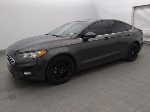 Used 2019 Ford Fusion SE w/ Equipment Group 151A FWD image 2
