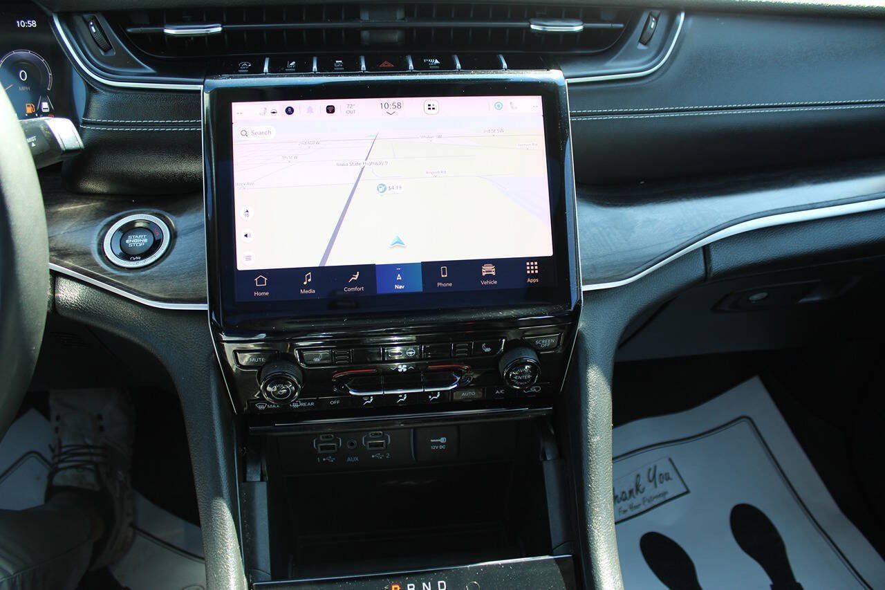 Used 2023 Jeep Grand Cherokee L Limited AWD/4WD image 17