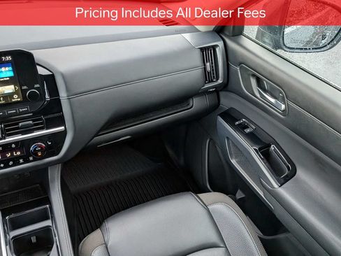 Used 2024 Nissan Pathfinder SL w/ SL Premium Package FWD image 18