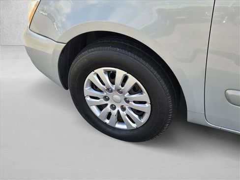 Used 2012 Kia Sedona LX image 19
