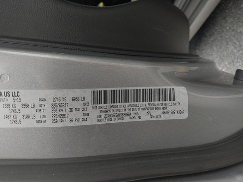 Used 2019 Dodge Grand Caravan GT w/ Safety Sphere Group FWD image 33