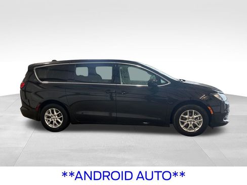 Used 2023 Chrysler Voyager LX FWD image 9