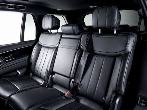 Used 2023 Land Rover Range Rover Long Wheelbase SE image 24