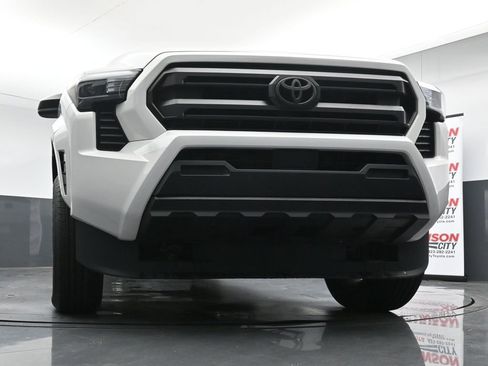 Used 2024 Toyota Tacoma SR AWD/4WD image 33