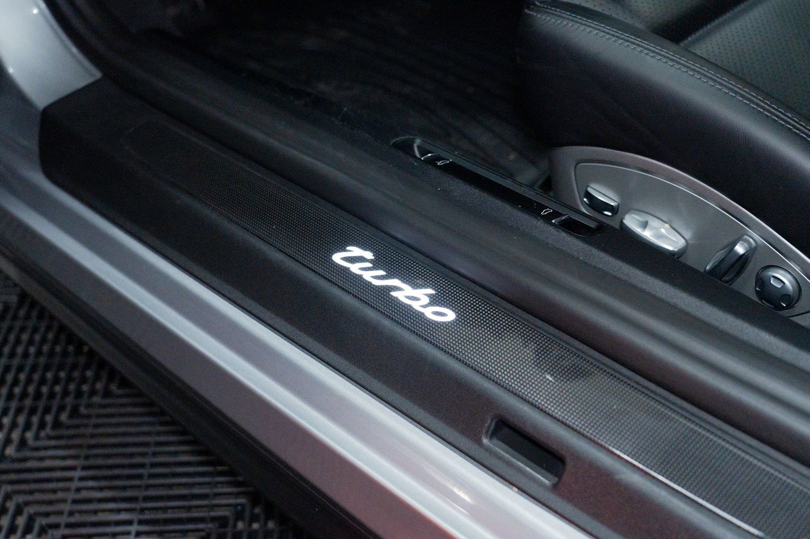Used 2014 Porsche 911 Turbo AWD/4WD image 24