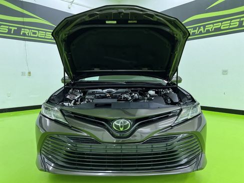 Used 2019 Toyota Camry LE FWD image 4