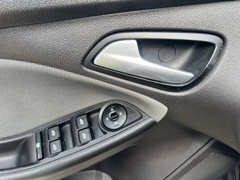 Used 2014 Ford Focus SE w/ SE Winter Package FWD image 24