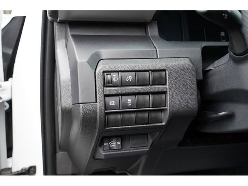 Used 2024 Toyota Tacoma SR image 17