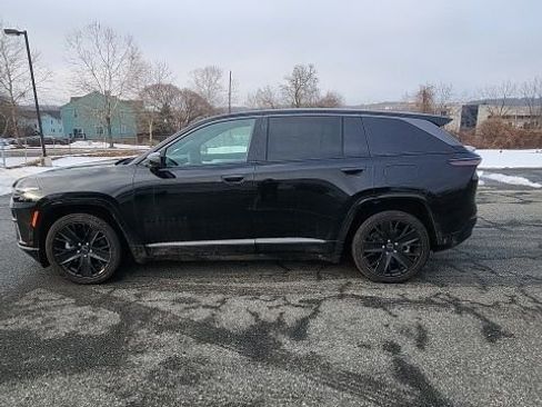 Used 2024 Jeep Wagoneer Launch Edition image 5