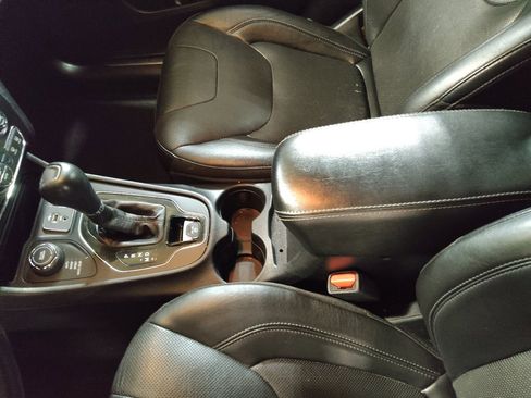 Used 2020 Jeep Cherokee Limited image 26