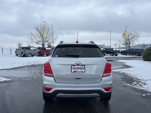 Used 2019 Chevrolet Trax LT w/ LT Convenience Package image 4