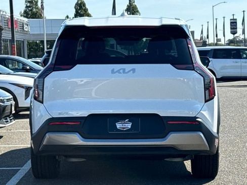 Certified 2024 Kia EV9 Light Long Range RWD image 7
