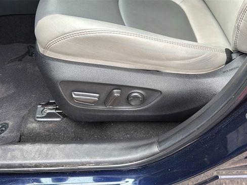 Used 2023 Toyota RAV4 XLE Premium image 10