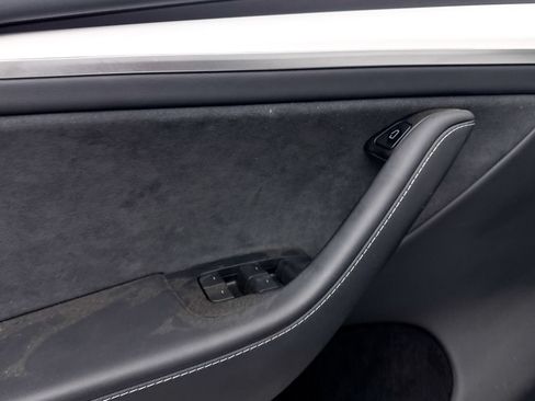 Used 2024 Tesla Model Y Long Range AWD/4WD image 30