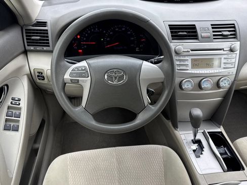 Used 2011 Toyota Camry LE image 27