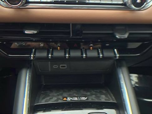 Used 2023 GMC Canyon AT4 w/ AT4 Premium Package AWD/4WD image 27