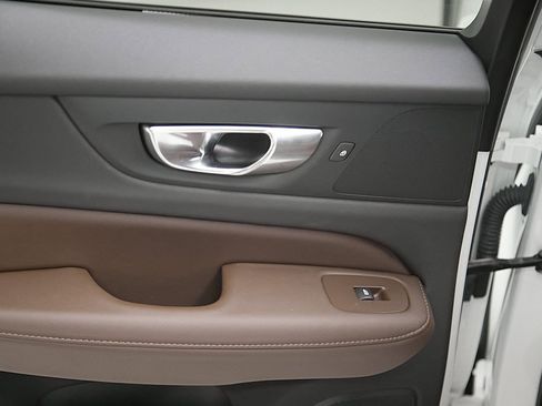 Certified 2024 Volvo V60 B5 Cross Country Ultimate image 19