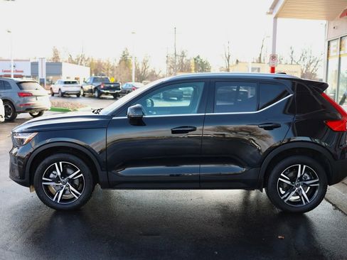 Used 2025 Volvo XC40 B5 Core image 8