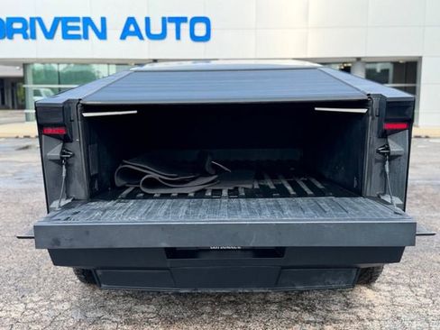 Used 2024 Tesla Cybertruck AWD Crew Cab image 43