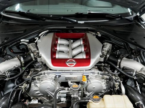 Used 2020 Nissan GT-R Premium image 28