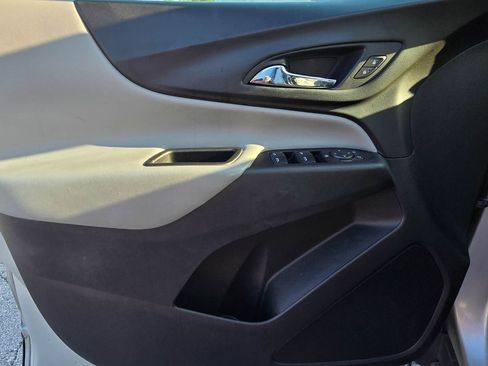 Used 2018 Chevrolet Equinox LS FWD image 11