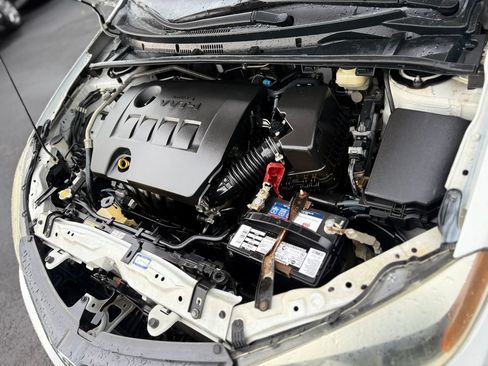 Used 2015 Toyota Corolla LE FWD image 8