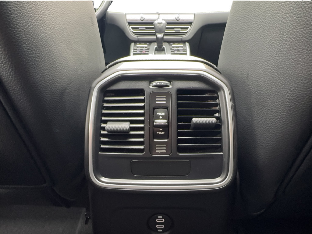 Used 2022 Porsche Macan AWD/4WD image 44