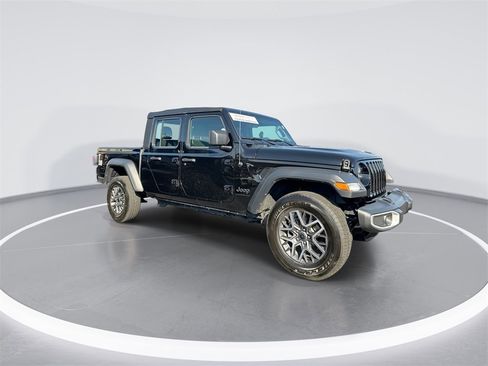 Used 2023 Jeep Gladiator Sport image 9