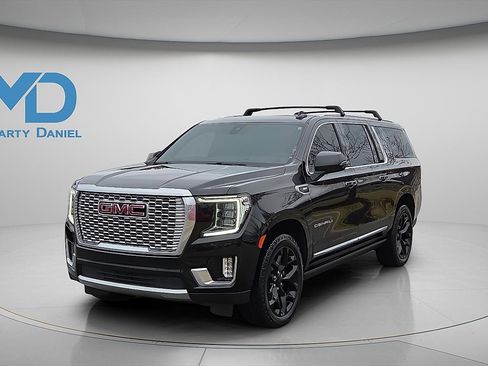 Used 2021 GMC Yukon XL Denali w/ Denali Premium Package image 2