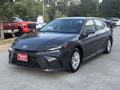 Used 2026 Toyota Camry LE FWD image 4