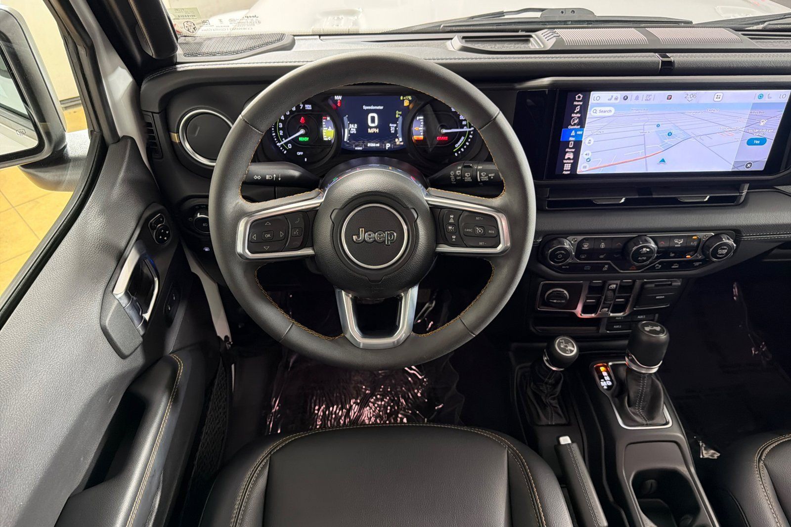 Used 2024 Jeep Wrangler Unlimited Sahara w/ Technology Group AWD/4WD image 13