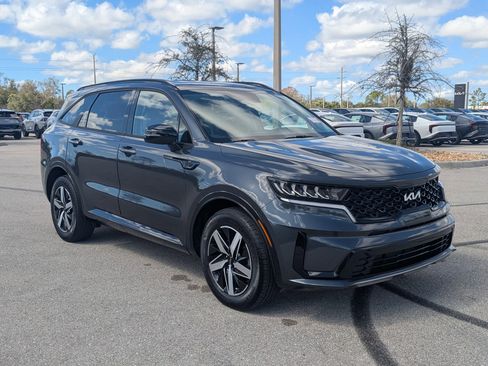 Certified 2023 Kia Sorento S image 2