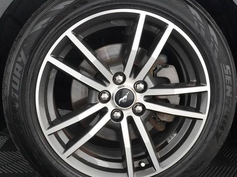 Used 2017 Ford Mustang Coupe RWD image 3