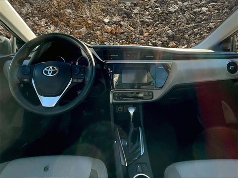 Used 2017 Toyota Corolla LE image 11