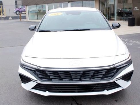Certified 2025 Hyundai Elantra Sport FWD image 9