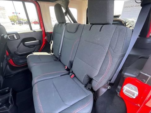 Used 2025 Jeep Wrangler Unlimited Rubicon w/ Convenience Group AWD/4WD image 28