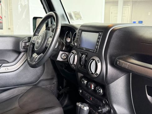 Used 2018 Jeep Wrangler Unlimited Sport image 18