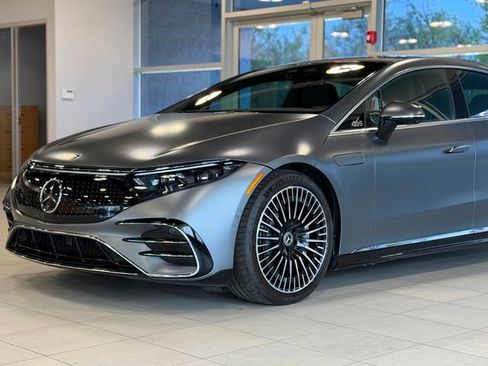 Used 2022 Mercedes-Benz EQS 450+ Sedan image 3