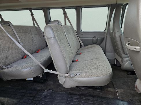 Used 2017 GMC Savana 3500 LT w/ LT Preferred Equipment Group image 11