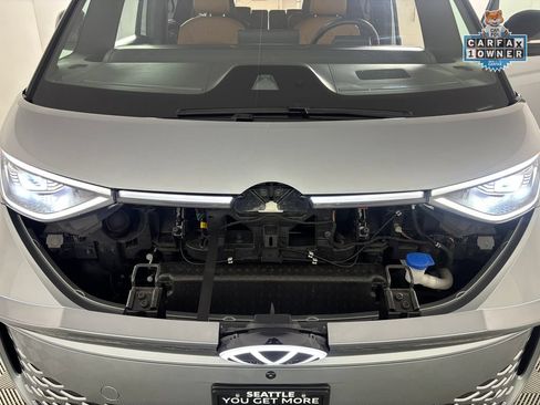Used 2025 Volkswagen ID. Buzz Pro S Plus RWD image 23