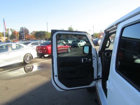 Used 2023 Jeep Wrangler Unlimited Rubicon 4xe w/ Steel Bumper Group image 7