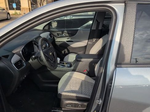 Used 2023 Chevrolet Equinox LS w/ LS Convenience Package image 4