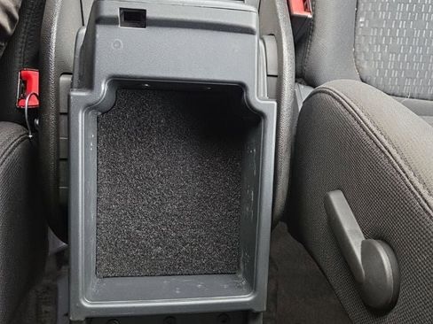 Used 2011 GMC Acadia SLE image 21