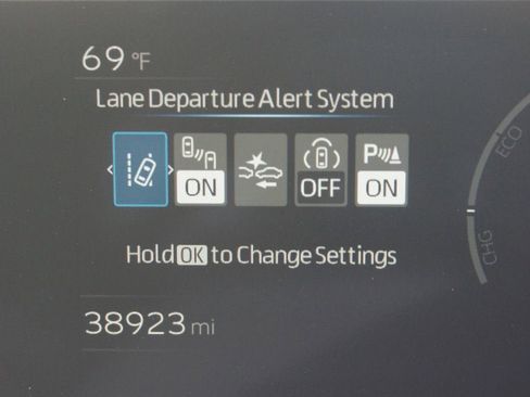 Used 2024 Toyota Prius LE image 4