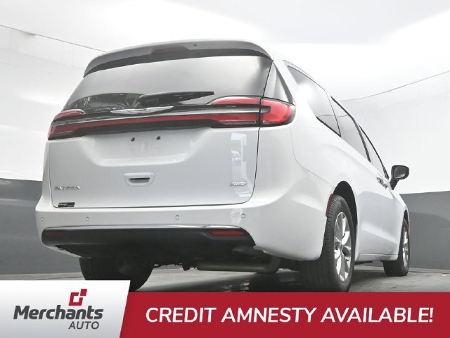 Used 2023 Chrysler Pacifica Touring-L AWD/4WD image 39