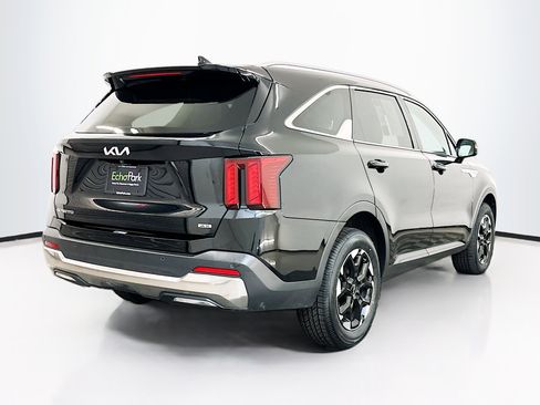 Used 2024 Kia Sorento S image 9