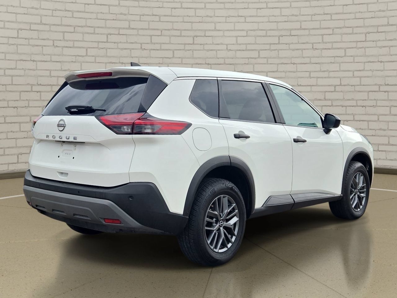 Used 2023 Nissan Rogue S FWD image 5
